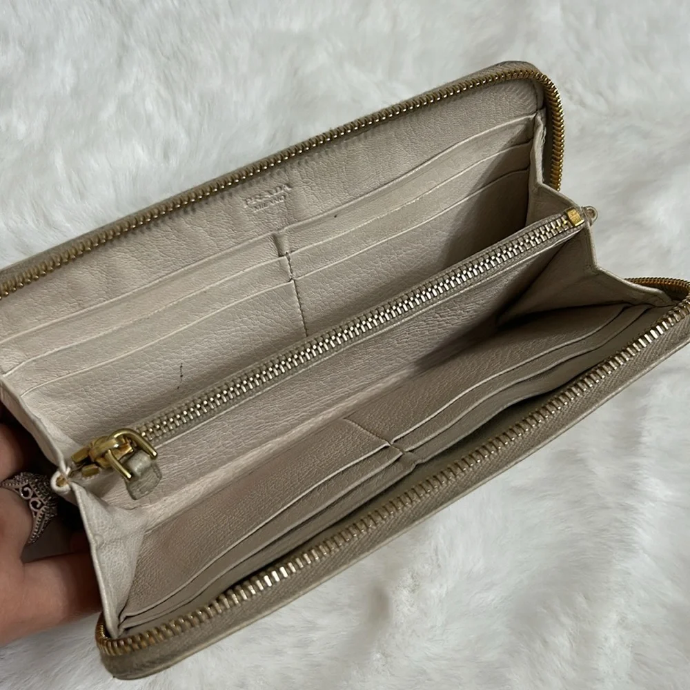 Prada Zip Continental Leather wallet - Picture 14 of 17
